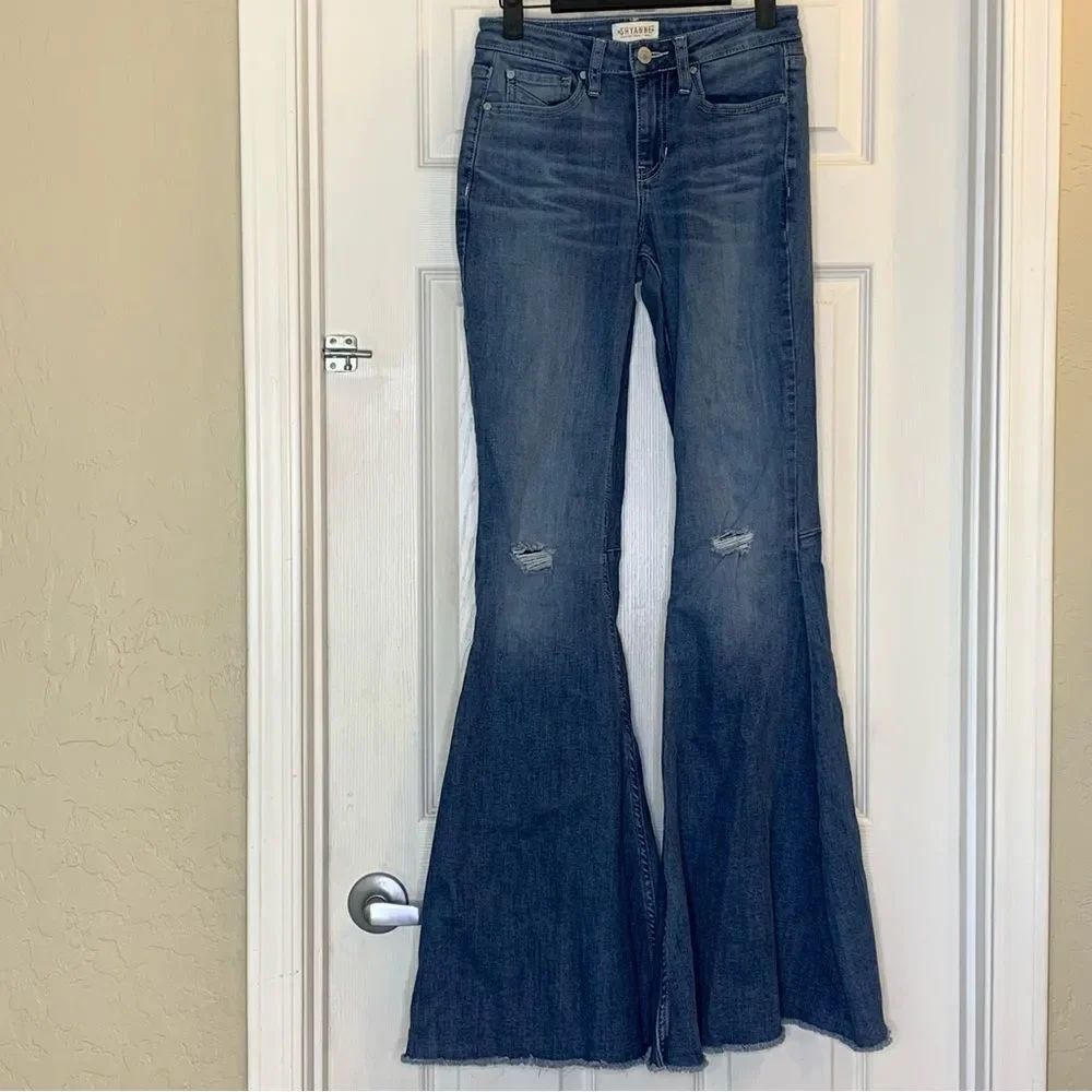 Shyanne Wide Leg Raw Hem Distressed Jeans Size 27 Inseam 36”